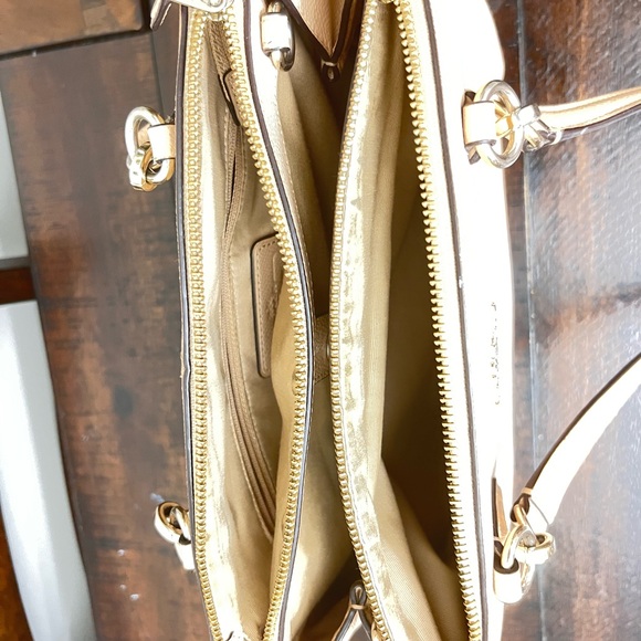 Authentic Coach F36637 Cream Leather Tote Bag AS IS - Picture 6 of 16